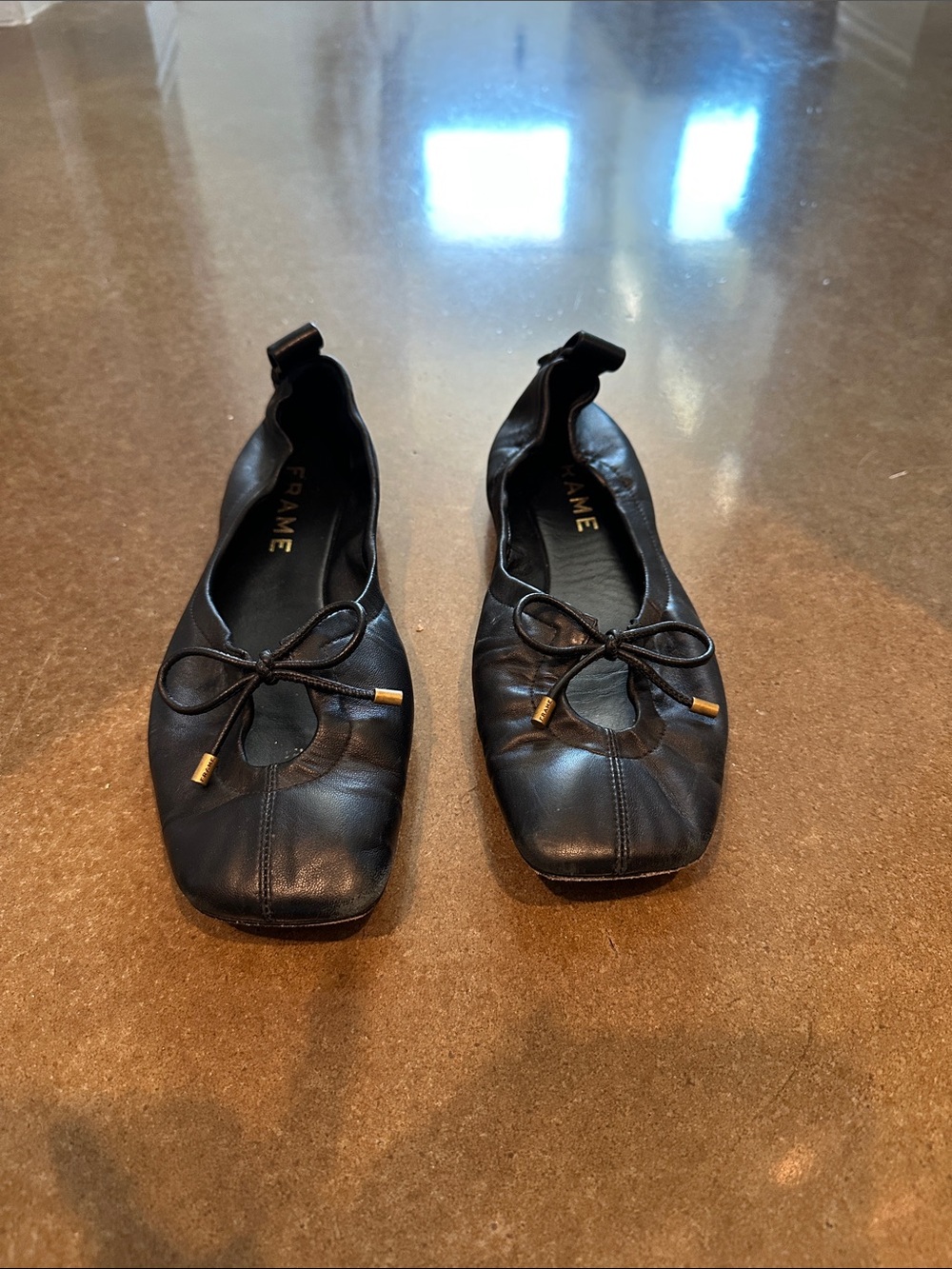 Frame Le Sunset Black Leather Ballet Flats with Square Toe and Bow